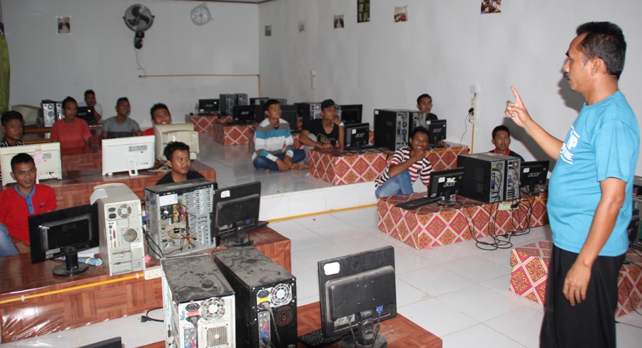 PKBM Tambusai Siap Ikuti UN Berbasis Komputer